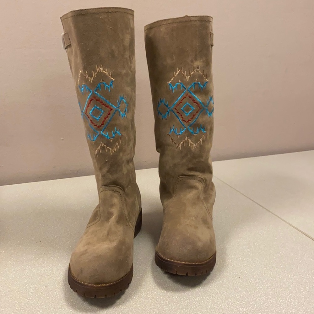The Original Muk Luks - Size 8
